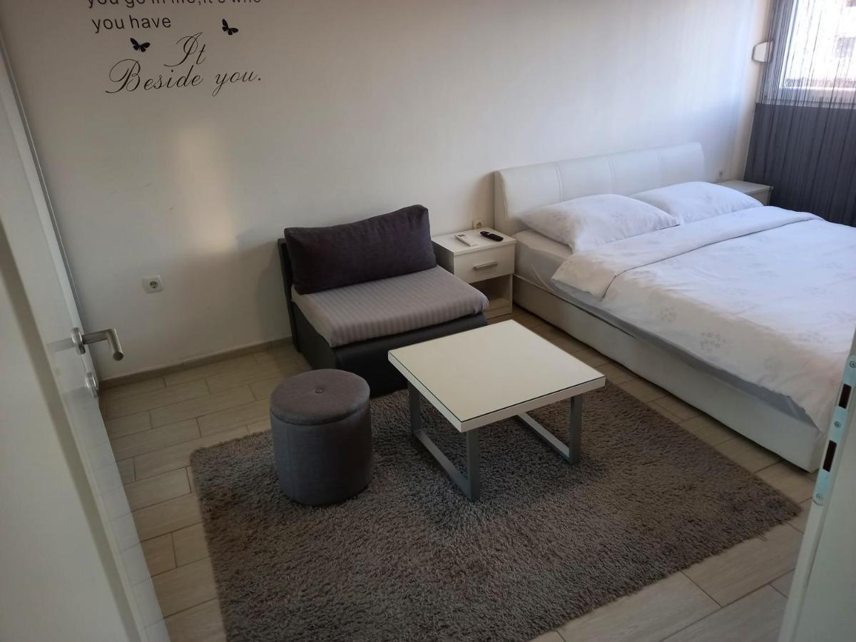Apartment Sven Vinkovci Esterno foto