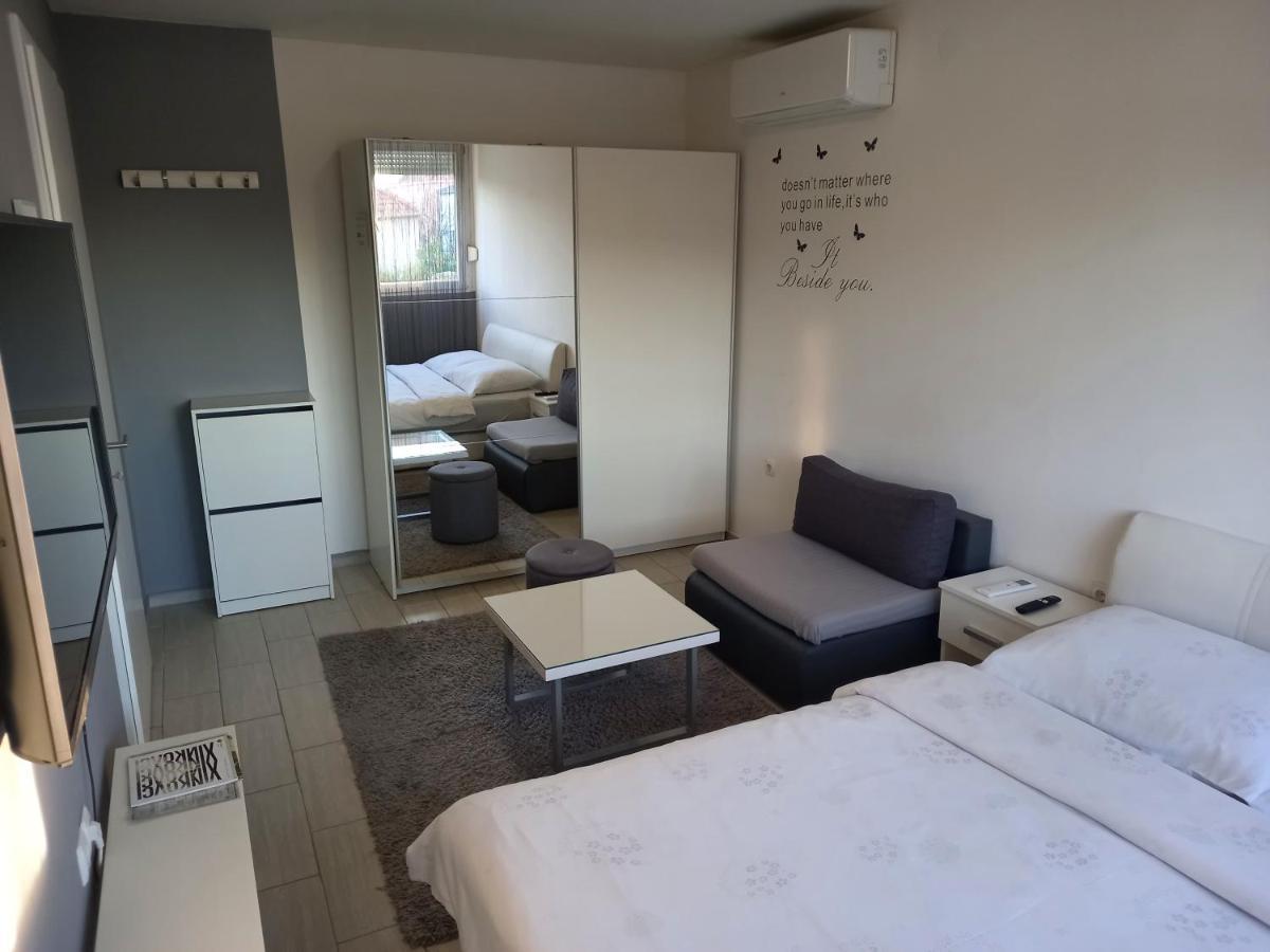 Apartment Sven Vinkovci Esterno foto