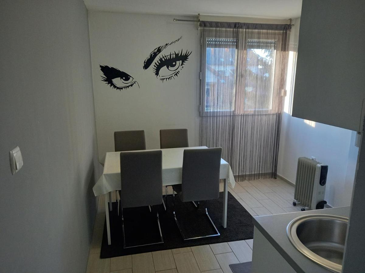 Apartment Sven Vinkovci Esterno foto