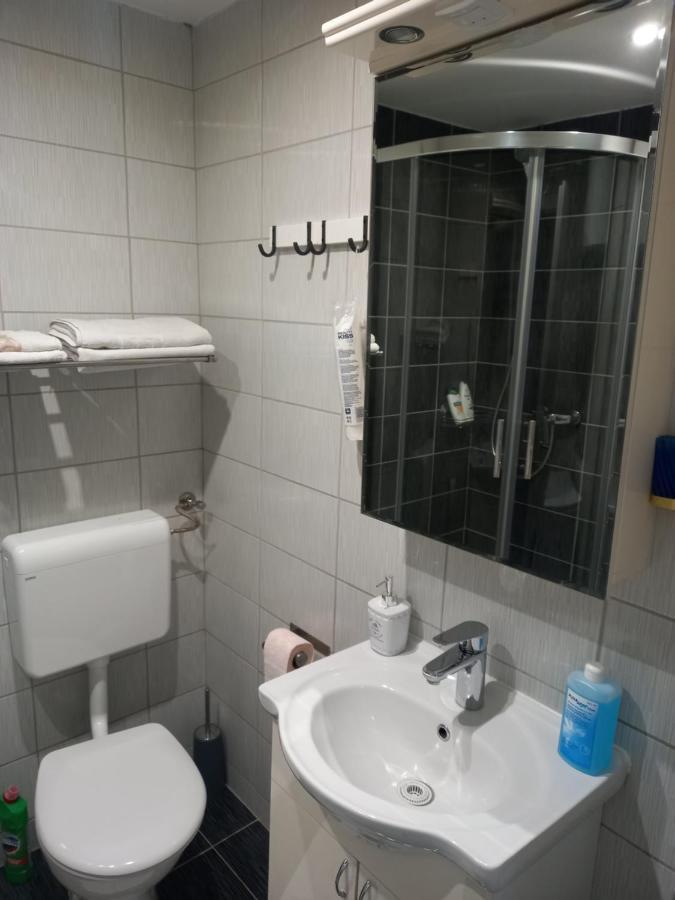 Apartment Sven Vinkovci Esterno foto