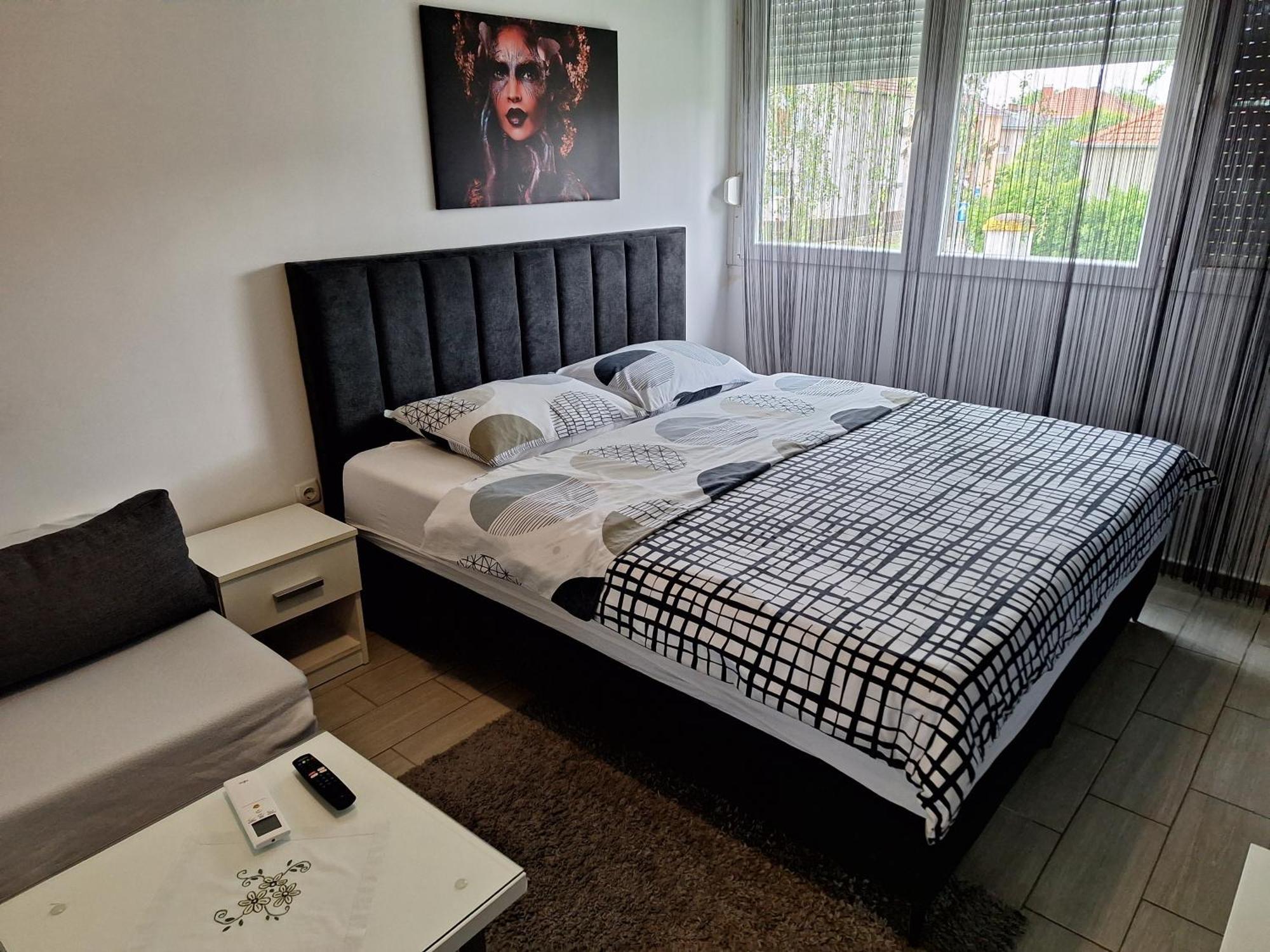 Apartment Sven Vinkovci Esterno foto